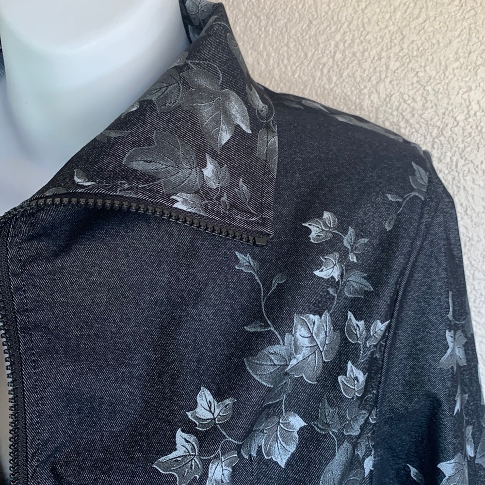 CLARA S by CLARA SUNWOO Grey denim jacket, light weight, stencil leaves. S - Picture 6 of 16